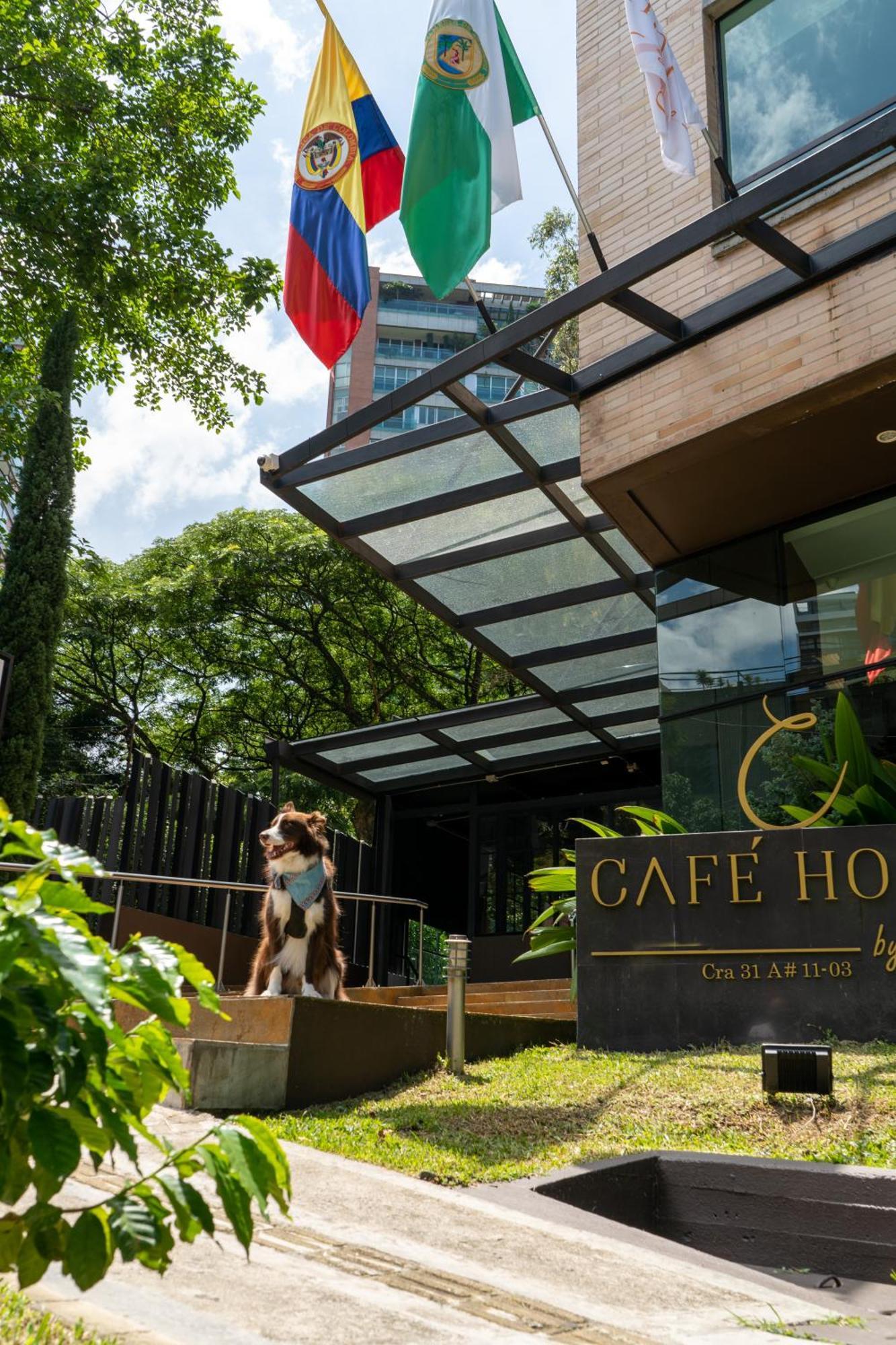 Cafe Hotel 메딜린 외부 사진